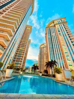Premium 1BR suite Modern Filipino at BGC w balcony - Manila - 3