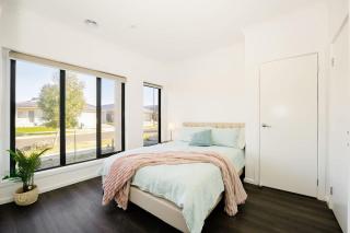 Seednest Modern Family house - Melton South - 8