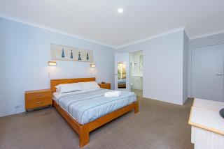 Blue Horizon Retreat - Broadwater - 1