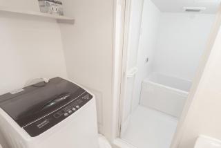 1 minute from Higashi-Shinjuku Station Large living room - 1