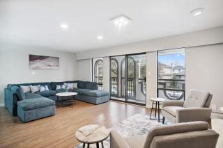 Large Multi-Family Retreat with 2 Car Garage - Vancouver - 8