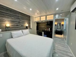 The Artist's Studio - West Palm Beach - 9