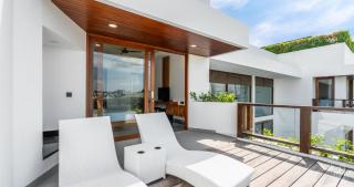 New Luxury 5BR Villa with Glass Infinity Pool in the Heart of Canggu - Canggu - 4