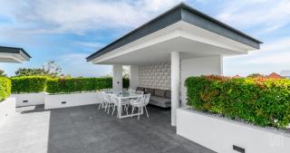 New Luxury 5BR Villa with Glass Infinity Pool in the Heart of Canggu - Canggu - 5