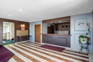 Econo Lodge Inn & Suites - Auburn - 3