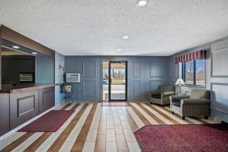 Econo Lodge Inn & Suites - Auburn - 2