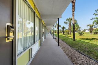 Econo Lodge - Jennings - 4