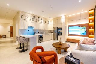 Luxury Seaview Apartment with a Private Balcony - Al Khobar - 3
