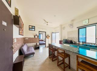 TicAna Large 1Bedroom Living Kitchen with AC , fiber wifi Rooftop garden lake view - 0