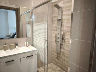 Luxury Apartment on Eleutherias Square 50m from Metro - Piraeus - 8