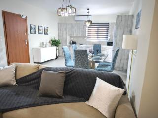 Luxury Apartment on Eleutherias Square 50m from Metro - Piraeus - 1