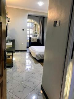 Yazmin's Bright Studio with Fast Wi-Fi & Parking - 4