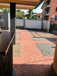 Yazmin's Bright Studio with Fast Wi-Fi & Parking - Kampala - 3