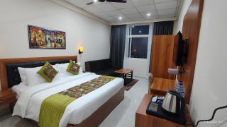 AI 360 Degree Hotel - Lansdowne - 9