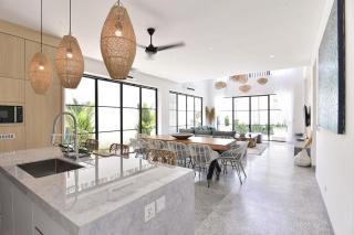 Sleeps 20 people close to Finns Beach Club & Atlas - Canggu - 3