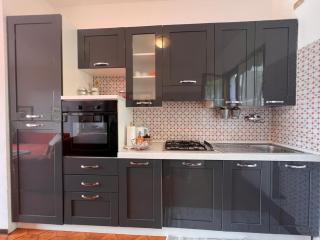 Liguria Sea and Mountains, 80 sqm apartment facing the highway, with free Wi-Fi, parking, and a terrace - 1