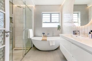 Lisburn On Clifton Beach House - Modern with views - 2