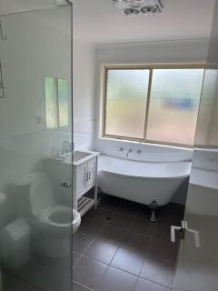 Home away from home - Whole house booking only -4 Bedrooms - - 7