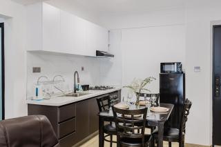 Modern Haven 1BR with a View - Nairobi - 3