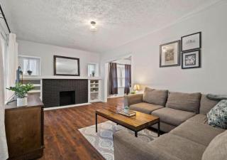 Private 2-BR First Floor Retreat in a Century Home - Lakewood - 4