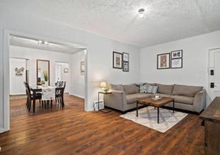 Private 2-BR First Floor Retreat in a Century Home - Lakewood - 2