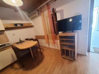 Charming One-Bedroom Apartment in the Heart of Murter Town Centre - Murter - 5