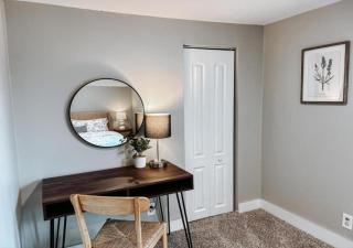 Large 4 Bedroom Recently Renovated With Hot Tub - Cleveland - 7