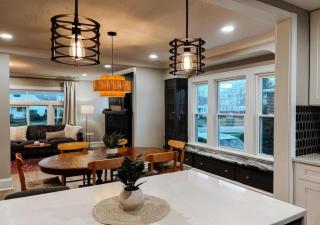 Large 4 Bedroom Recently Renovated With Hot Tub - Cleveland - 3
