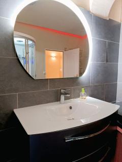 Studio calme avec jacuzzi accès bus direct gare - Villeurbanne - 9