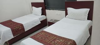 Avadh Garden Marriage Lawn & Guest House - - 5