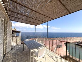 Casa Uva, sul porto di Malfa - 9