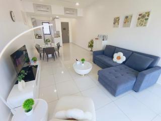 Rooftop Pool, Up to 6 Pax, 2 Bedrooms, 2 Bathrooms, 2 Car Parks by Star Home - George Town - 7