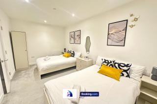 Spacious Apt By Avalora Short Lets & Serviced Accommodation Old Trafford With Free Wi-Fi, MCR Stadium, Sleeps 6 - Manchester - 9