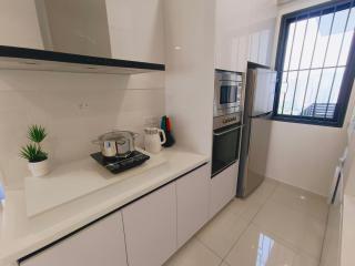 Rooftop Pool, Up to 6 Pax, 2 Bedrooms, 2 Bathrooms, 2 Car Parks by Star Home - George Town - 3