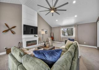 Swim and Relax In our Pool and Hot Tub and Recently Renovated - Ashtabula - 6