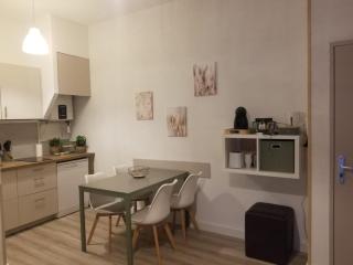 Appartement calme centre Uzes Parking ferme gratuit - Uzès - 4
