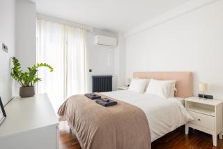 Modern Two-Bedroom Haven near Paleo Faliro Beach - 9