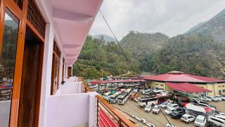 Hotel Travelling Stand - - 8