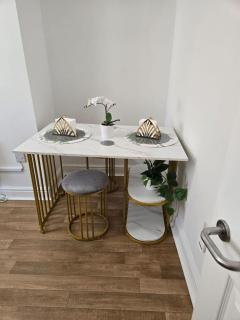Luxury stylish Charming City Apartment with Private Entrance in Wolverhampton - Wolverhampton - 4