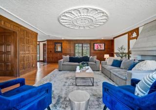 Unique Estate 5 Bedrooms Fire Pit Sleeps 10 - Akron - 7