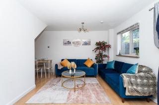 Homely Hornchurch - 5 Bed House - 4