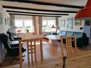 Holiday Apartment With Sea View, Near The Beach - - 7