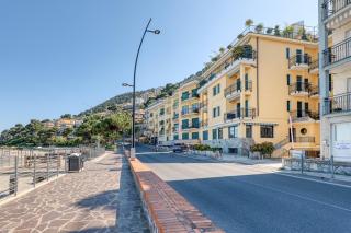 Front Beach Magic Sea - 20m From The Sea - Happy Rentals - Laigueglia - 2