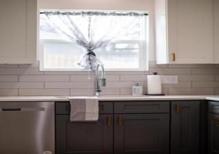 Gorgeous Remodel Game Room Sleeps 8 - Akron - 6