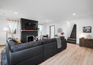 Gorgeous Remodel Game Room Sleeps 8 - Akron - 0