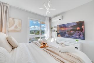 Newly Renovated Sunlit 3BDRM Apt with Stunning Views - Marbella - 6