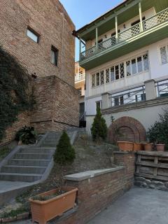 Botanical Street Apartment - 4