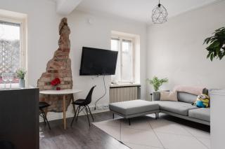 Modern & Renovated 1BR Apt in City Center - 3