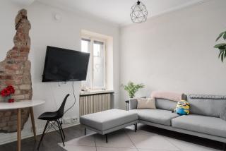 Modern & Renovated 1BR Apt in City Center - 2