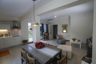 Beach Front House Kalamaki Bungalow - Kato Galatas - 9